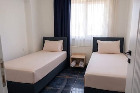 Batıkent ucuz pansiyon, iki tek kişilik yataklı oda
